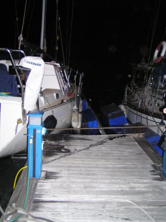 8- pontons et catways arraches dans la nuit 